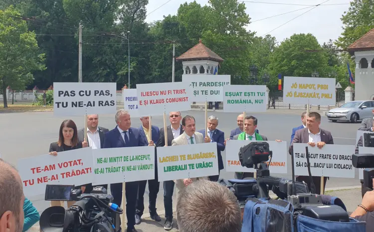  Protest la Palatul Cotroceni a parlamentarilor din Forța Dreptei față de desemnarea ca premier a președintelui PSD